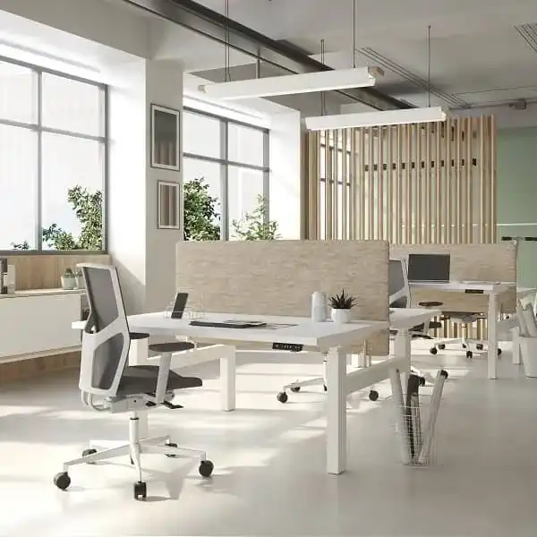 Mesas de oficina doble con altura ajustable y panel separador