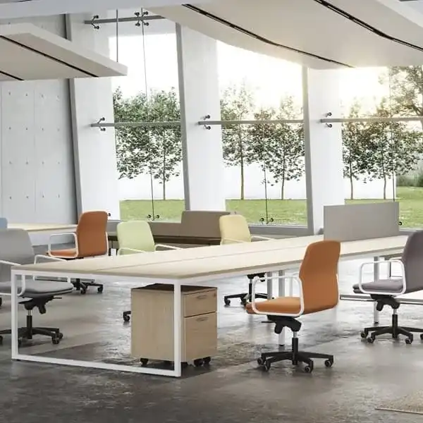 Mesa bench o en isla con panel separador 