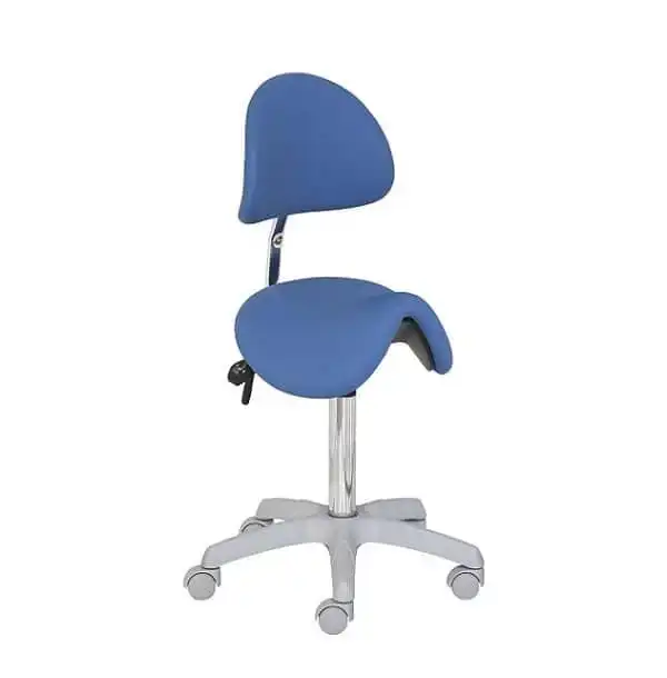Taburete cl�nico ergon�mico con elevaci�n a gas y ruedas.