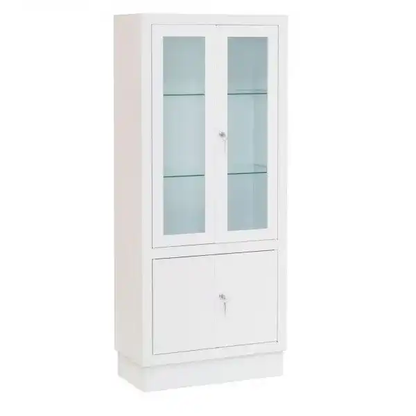 Vitrina de dos puertas con lunas y dos entrepa�os de cristal.
